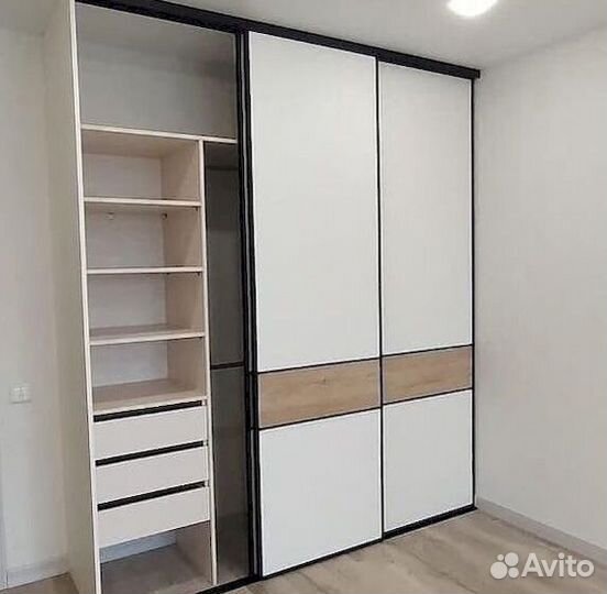 Зеркальный шкаф