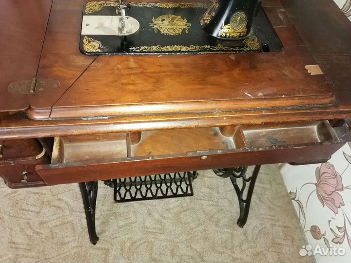 Швейная машинка зингер