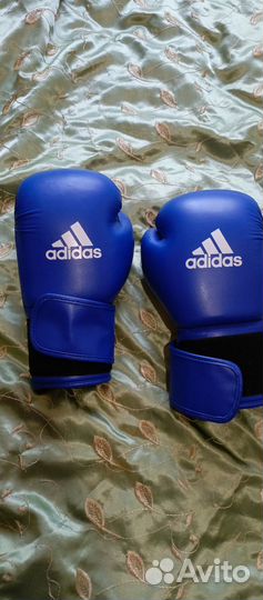Перчатки adidas для бокса