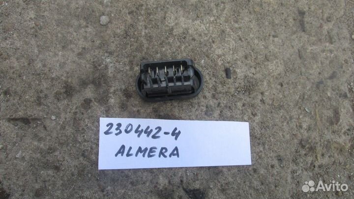 Кнопка центрального замка (Nissan Almera)