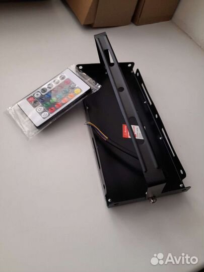 Цветной RGB прожектор светильник Wi Fi/ с пультом