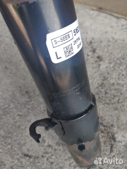 Передний левый амортизатор Honda Accord 9