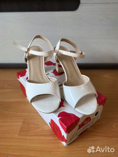 Босоножки женские