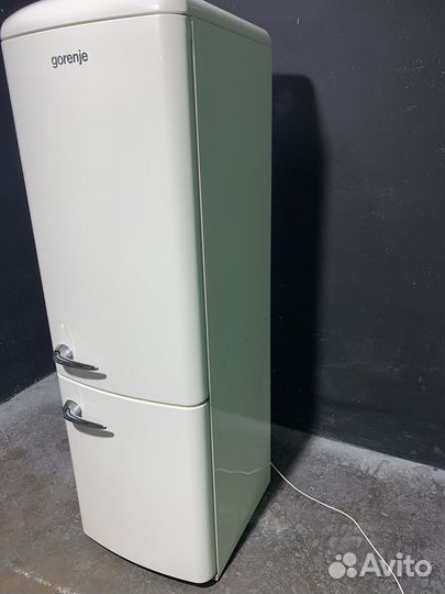 Холодильник Gorenge в стиле Smeg