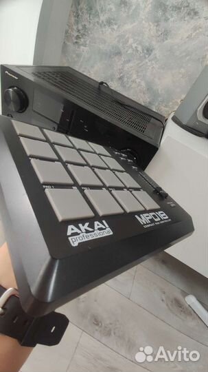 Akai MPD-18 драм-машина midi клавиатура