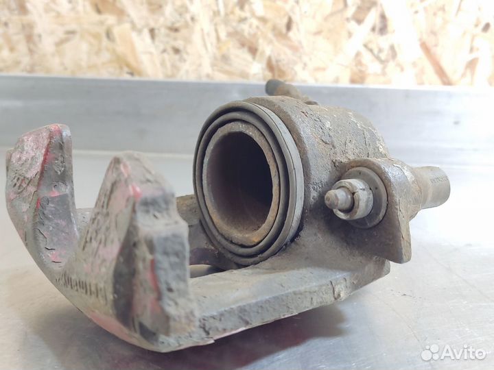 Суппорт передний левый Volkswagen Golf 3