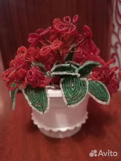 Цветок из бисера