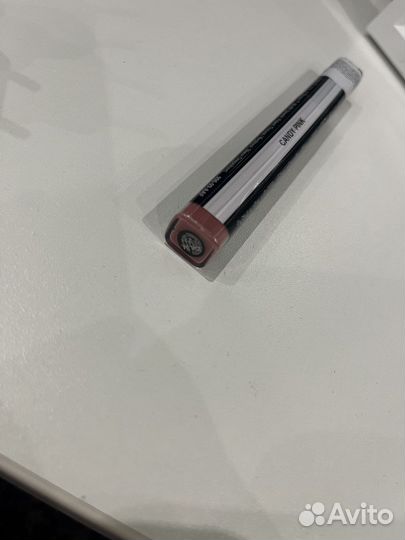 Жидкая губная помада