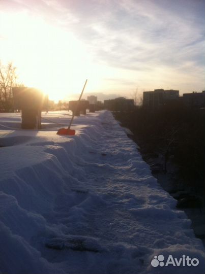 Уборка снега с крыш, очистка крыш от снега