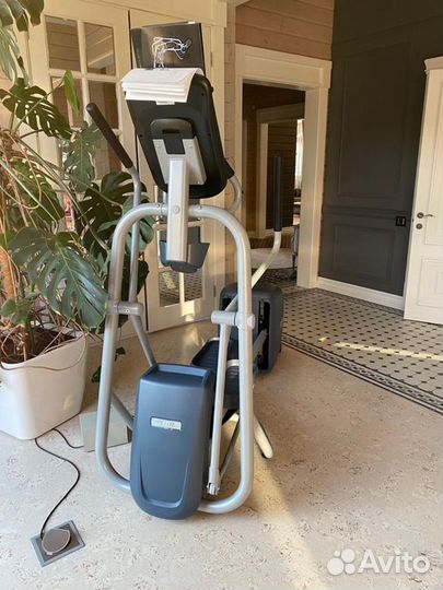 Эллиптический тренажер Precor EFX225 120V