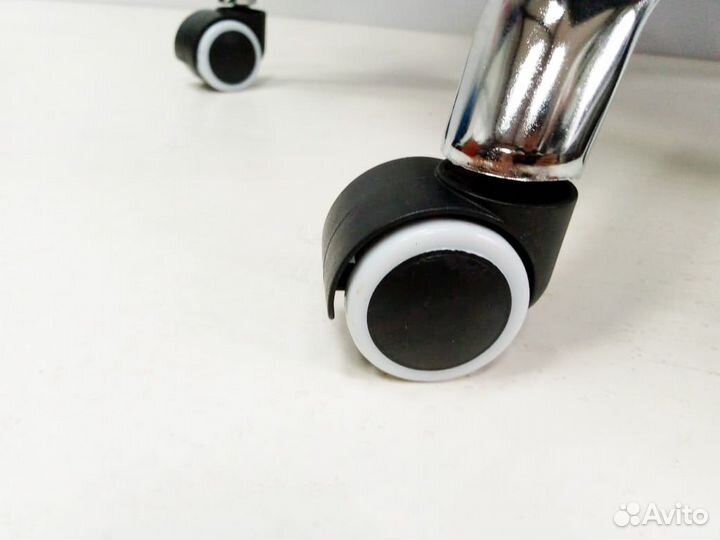 Офисное кресло руководителя светло-серый текстиль