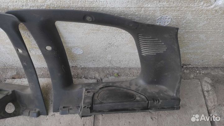 Опоры полки багажника Нива Шевроле 2123