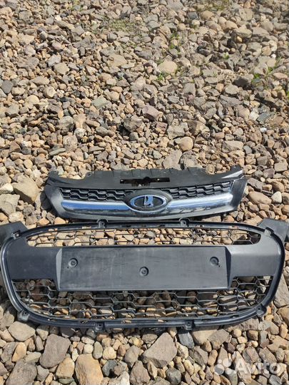 Комплект решеток переднего бампера калина 2