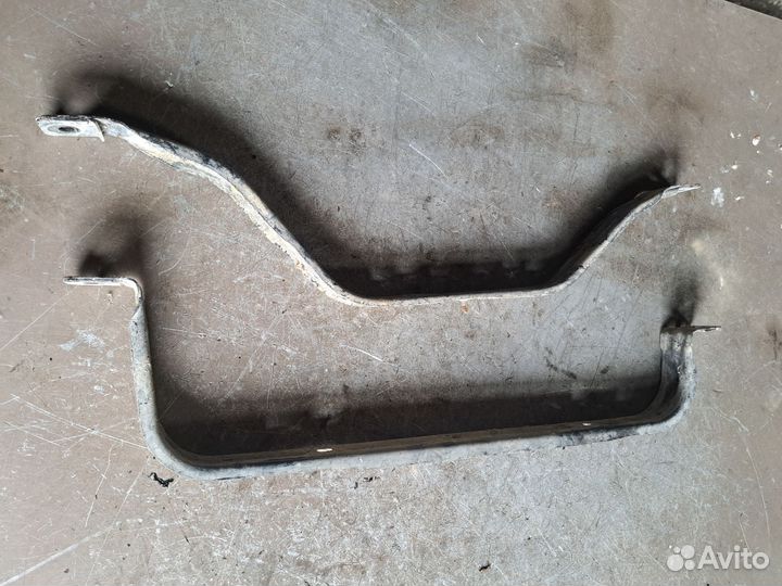 Крепление бензобака Ford Mondeo