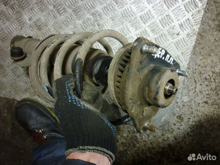 Стойка передняя правая Kia Cerato 2