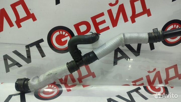 Патрубок системы охлаждения Volkswagen Passat 3C5