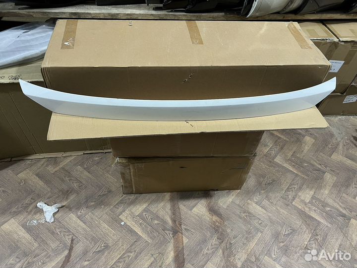 Молдинг багажника RAV4 2015-2018