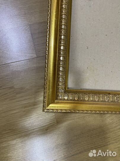 Золотая багетная рама