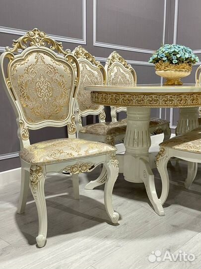 Стол и стулья