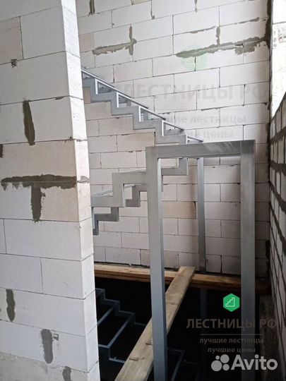 Металлокаркас лестницы