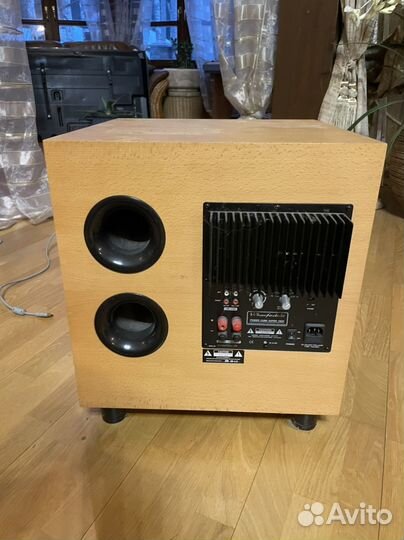 Активный сабвуфер