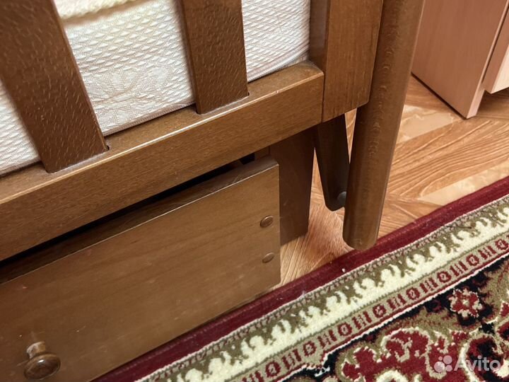 Кровать деткая с маятником бук с ящиком