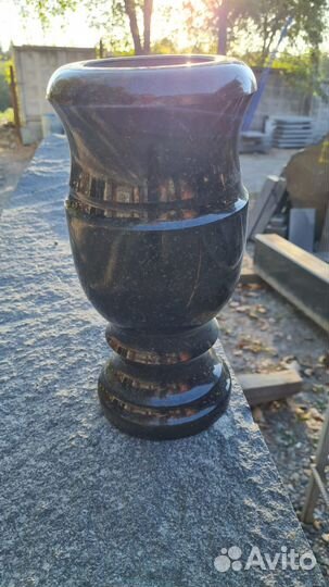 Вазы гранитные