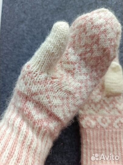 Варежки вязаные женские