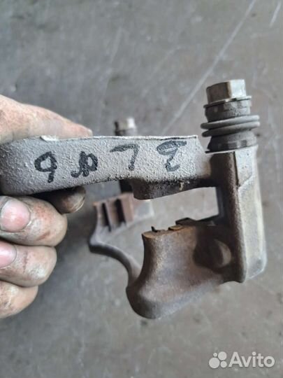 Скоба задних суппортов Volkswagen Passat B6