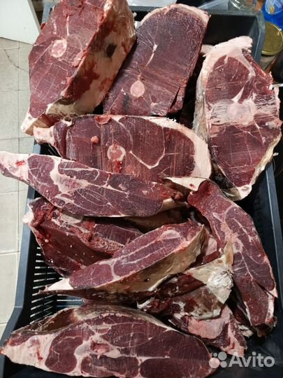 Оленина в тушах