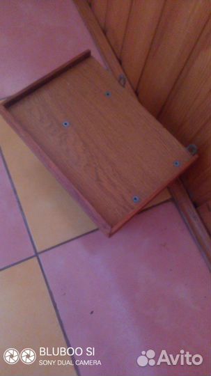 Полка маленькая для дома или кормушка для птиц