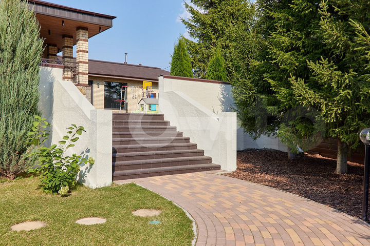 Коттедж 365 м² на участке 16 сот.