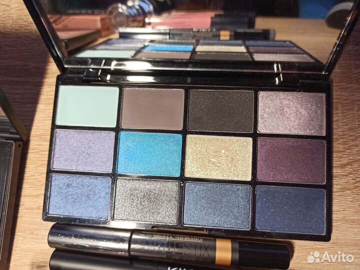 Косметика для макияжа глаз лица