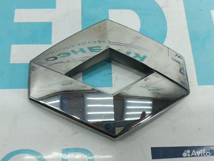 Эмблема в крышку багажника Renault Kaptur F4R410