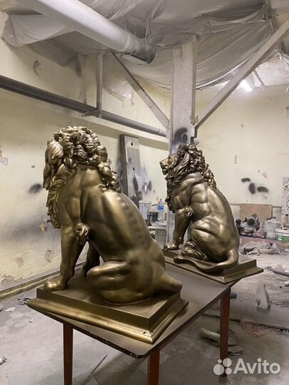 Скульптуры львов