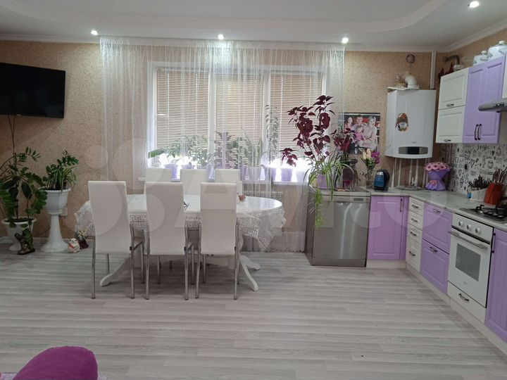 Дом 250 м² на участке 4 сот.