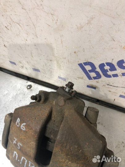 Суппорт передний правый Volkswagen Passat B6 BVY