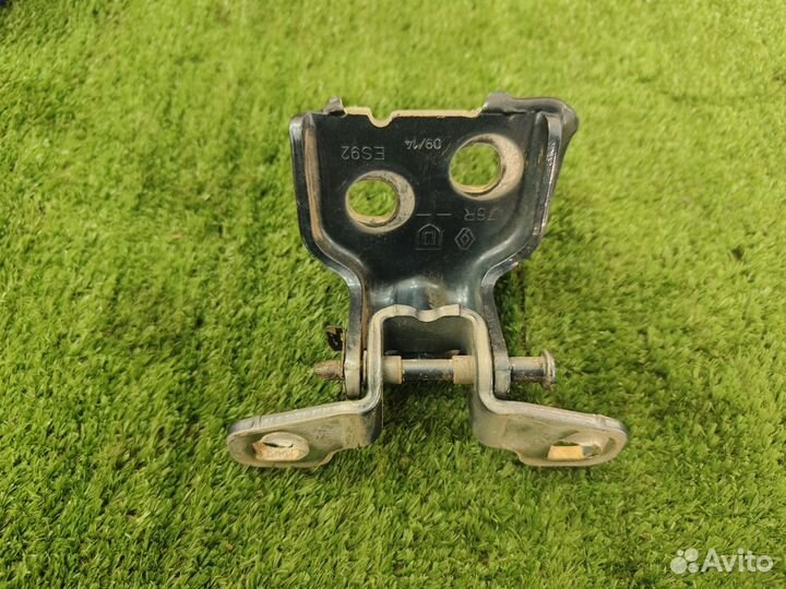 Петля задней левой двери нижняя Renault duster 1