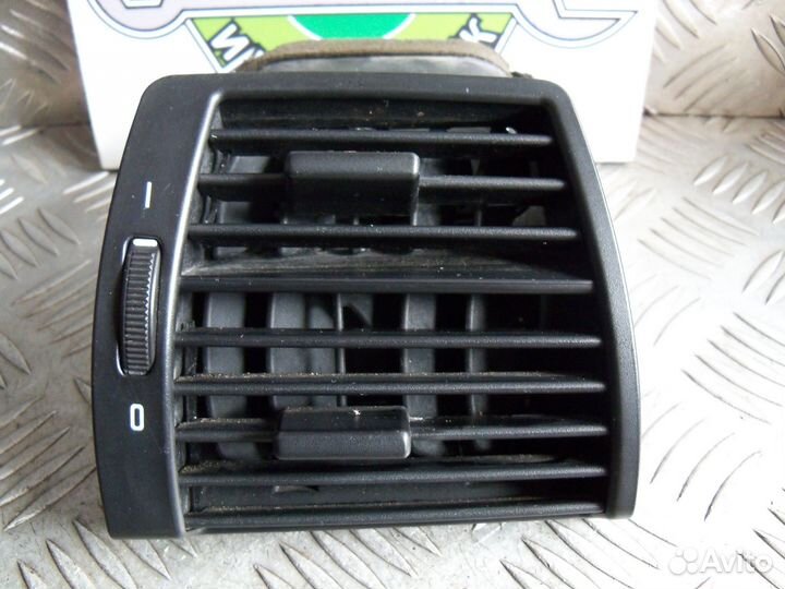 Дефлектор в торпедо правый BMW X5 E53 2002г