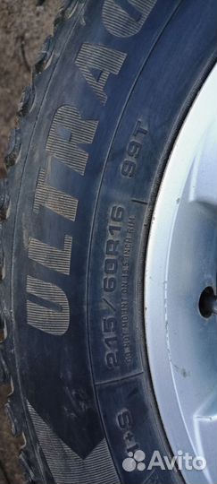 Goodyear Ultragrip Ice Arctic 215/60 R16