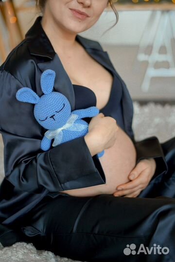 Вязаная игрушка зайка