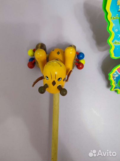 Детская игрушка каталка с ручкой