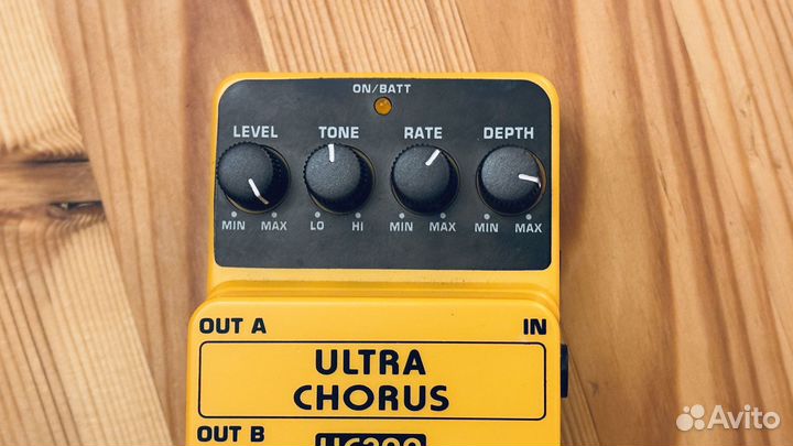 Гитарная педаль Behringer UC200 Ultra Chorus