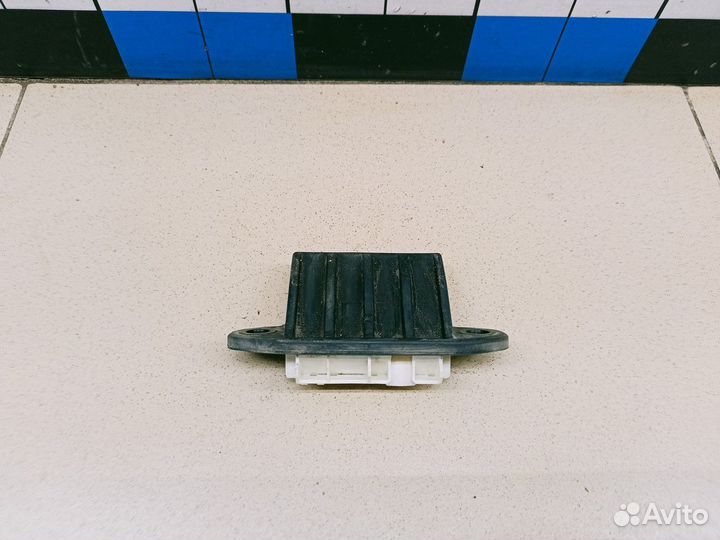 Кнопка открывания багажника RAV 4 2013