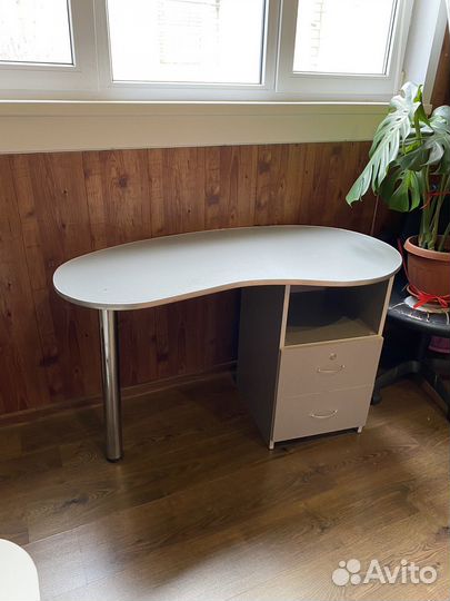 Столик для маникюра бу