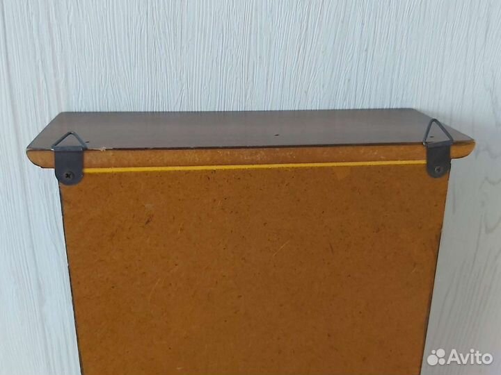 Часы настенные с шкафчкиком для ключей