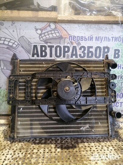 Радиатор охлаждения Renault Logan