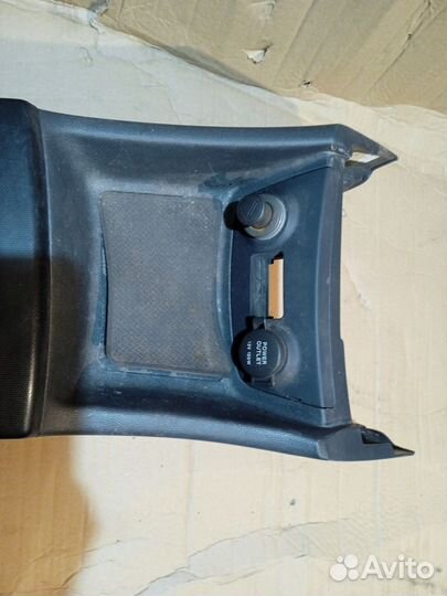 Консоль центральная Hyundai Elantra