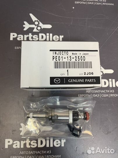 Топливная форсунка Mazda PE0113250D