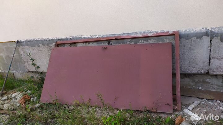 Дверь гаражная металлическая